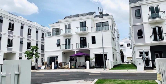 Cần bán gấp nhà cách hồ cảnh quan 50m -4 tỷ 4