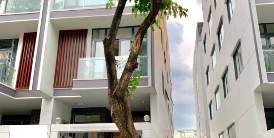 Bán nhà lô góc Vạn Phúc Riverside, QL13, đã có sổ hồng,  thang máy và nội thất.