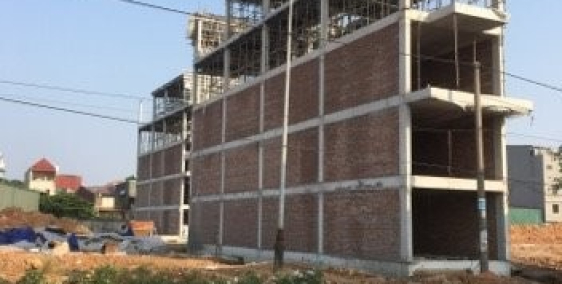 Bán đất tặng nhà 5 tầng thị trấn Thổ Tang, sổ đỏ lâu dài sẵn két. LH 0987.416.47