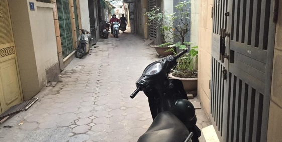 Cần bán gấp nhà ngõ 444 Đội Cấn giá 4.1 tỷ, 50mx3 tầng, ở được luôn