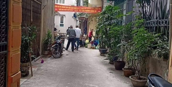 Cần bán gấp nhà Ngọc Khánh- Ba Đình -Hà Nội, ngõ thông rộng, kinh doanh tấp nập,