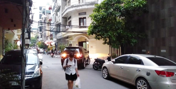 Bán nhà Phố Nguyên Hồng, kinh doanh, vỉa hè 3m, DT 53m, MT 5m, 13,9 tỷ