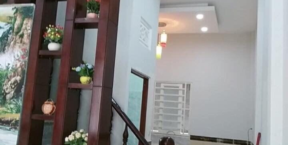 Bán nhà một lầu chợ Hưng Long Bình Chánh 600 triệu 100%