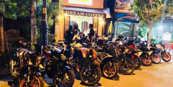 Quán cà phê mặt tiền Song hành Xa lộ Hà Nội quận 9