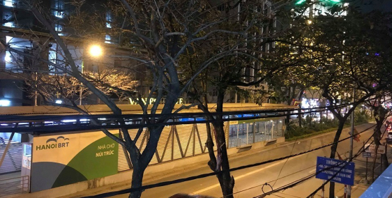 Cho thuê nhà 5 tầng Mặt phố giảng võ, tiện  mọi hoạt động kinh doanh