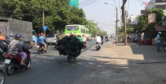 tòa nhà cho thuê Mt Quốc Lộ 13, Bình Thạnh. DT 5.1x33m NH 8m. 6 tầng. Giá 150tr