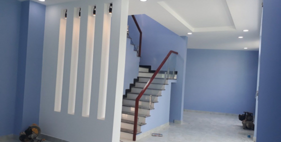 Nhà mới xây,1 trệt 1 lầu 2pn 2 tolet, có sân trước và sâu