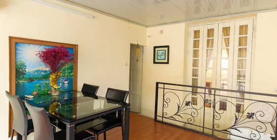 Cho thuê tầng 2 biệt thự 2 tầng mặt phố Quán Thánh 70m2 2PN, 2WC