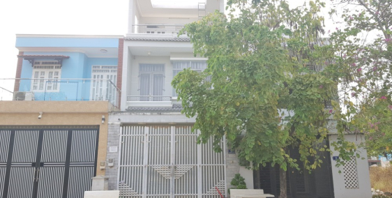 Nhà 1 trệt 2 lầu ngay công viên Ánh sáng