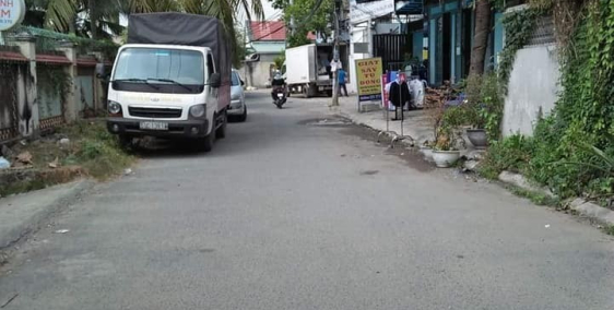 Nhà 1 trệt 2 lầu, sân đậu ô tô đường số 36, p Linh Đông, thủ đức