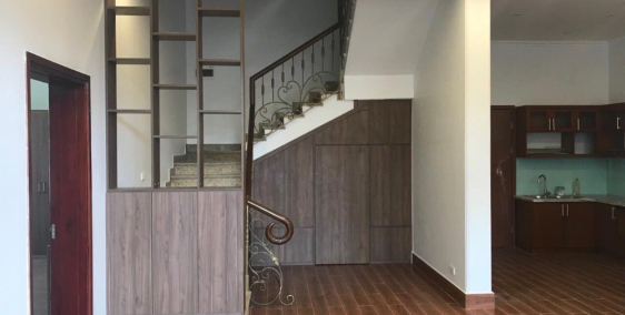 Bán gấp biệt thự Hạ Long 300m2 gần hồ, gần đường 18 100m