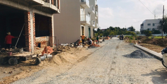 Nhà mới đang xây dựng tân cổ điển 1 trệt 3 lầu mặt tiền chợ Bình Minh