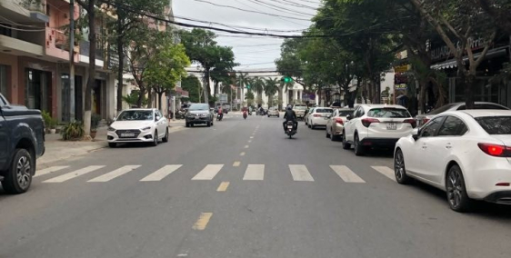 Bán nhà mặt tiền đường Tiểu La,sát đường 2-9,quận Hải Châu,Sổ hồng chính chủ.