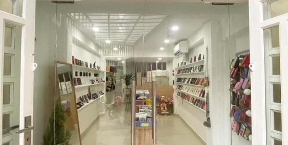 Bán gấp nhà Ng~ Đình Chiểu Q.1 - 45m2 mặt tiền 4.5 mét - chỉ 3.9 tỷ