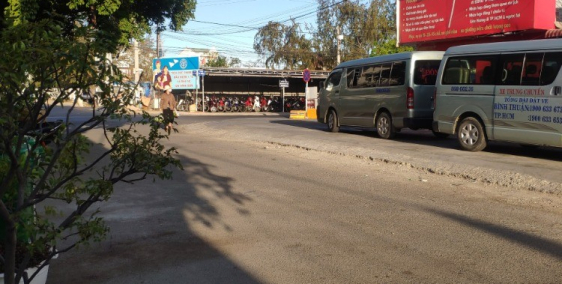 Bán nhà mặt tiền gần chợ liên hương