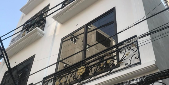 Bán nhà căn góc cổng làng Đa Sỹ HĐ, DT:34m2, MT;3,5m ô tô đỗ cửa kinh doanh nhỏ.