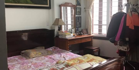 Nhà đẹp ở ngay, 4 tầng Hai Bà Trưng, sổ riêng nở hậu, gần ô tô. 2 tỷ 350.