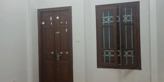 Cần bán nhà gần Ngã Tư Sở -Lô góc - 30m2 - oto 30m.