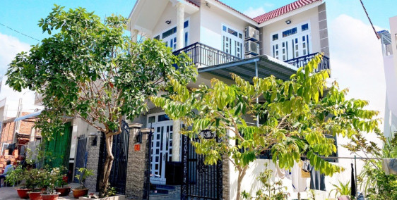 BÁN NHÀ MẶT TIỀN ĐƯỜNG 30/4 PHƯỜNG 5 (4PN - 4WC). CÓ SÂN ĐỔ Ô TÔ