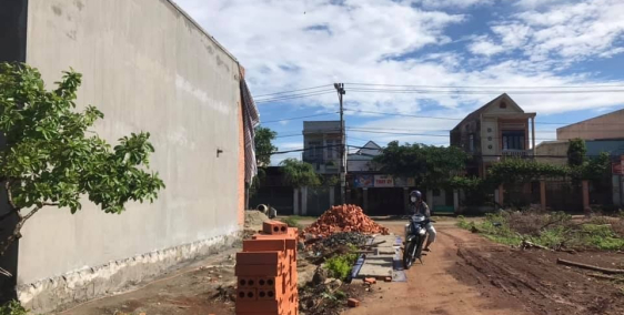 ĐẤT HẺM C1 HÙNG VƯƠNG-DT: 5X20m( THỔ CƯ 50m2) HƯỚNG: ĐÔNG - GIÁ: 1,8 TỶ ÀH