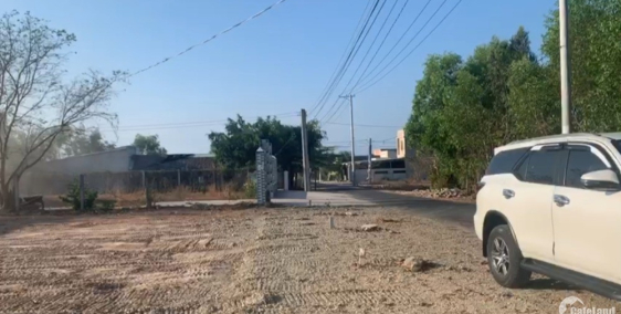 Còn duy nhất 1 lô góc 2mt đường nhựa 24m