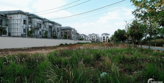 Bán gấp đất giá rẻ chưa tới 1/2,chỉ với 52triệu/m2,kề Verosa Park đẳng cấp.SHCC