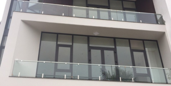 Chính chủ cho thuê nhà 5 tầng tiện KD, 3 mặt tiền ngã 6 Tp. Lào Cai.