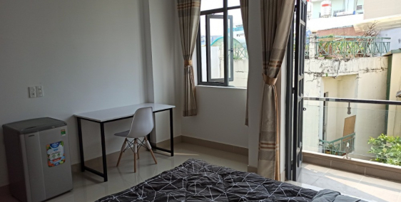 Cho thuê phòng mới full nội thất, có ban công PN sát Quận 1