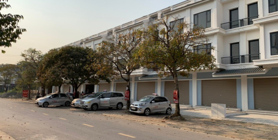 Cần bán nhà xây thô suất ngoại giao, giá cực sốc.