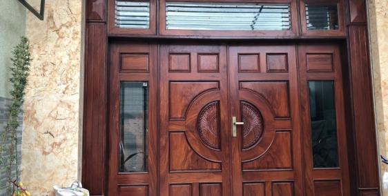 Nhà mới sơn lại cách đây 1 tuần. Gần mặt tiền Phạm văn đồng .