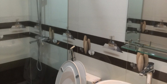 BÁN GẤP NHÀ Ở LÝ TƯỞNG,72m2,giá 6 TỶ 400 TRIỆU,Q.CẦU GIẤY