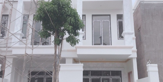 Bán căn nhà mới xây gần sân vận động Dĩ an sỗ sẵn giá tốt mùa cô vy