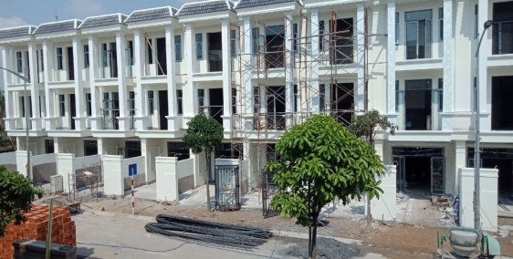 Bán căn nhà mới xây gần sân vận động Dĩ an