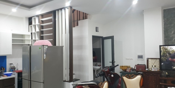 Nhà đẹp Trương Định- 33m2- Taxi Đỗ Cửa – Giá 2.8 Tỷ -Siêu Phẩm ngõ rộng, gần đườ