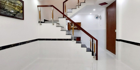 Cần tiền trả nợ, bán gấp nhà 2 lầu ở Phạm Văn 2 giao Cầu lớn