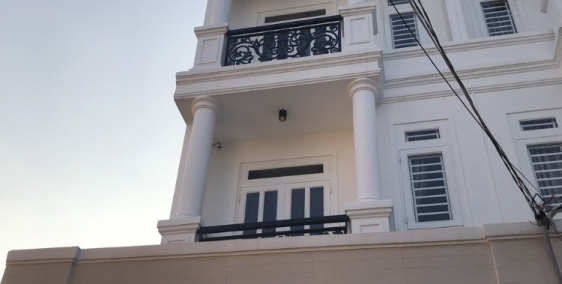 Bán nhà MT đường 49, dt 4 x 18, 3.5  lầu, 4PN, 5 tỷ 3