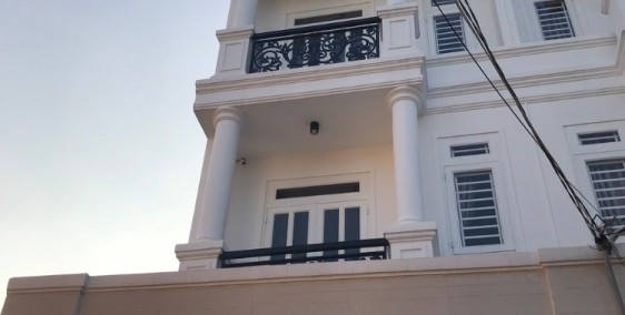 1)	Bán nhà MT đường 49, dt 4 x 18, 3.5  lầu, 4PN, 5 tỷ 3