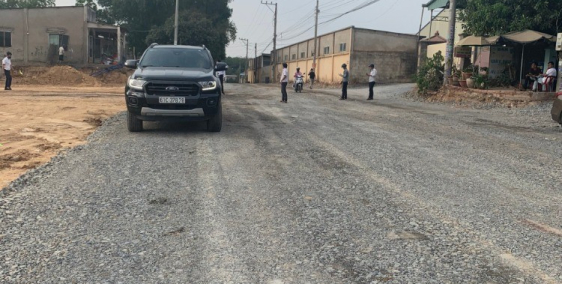 cần bán đất ngã ba vòng xoay thành phố mới