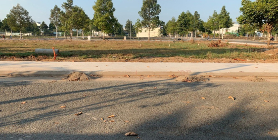 Còn duy nhất 2 nền đặc biệt trước cổng Trung tâm y tế