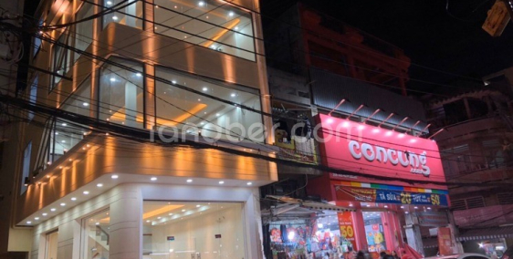 Cho thuê góc 2MT 264 Phạm Văn Hai, quận Tân Bình, 5x12m 3 lầu.