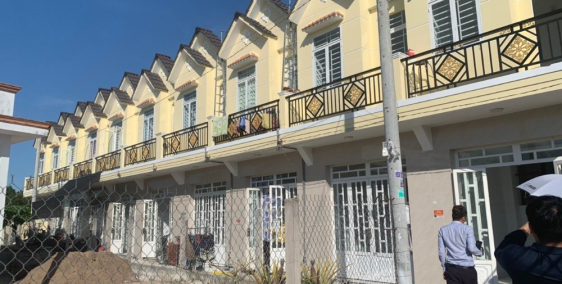 Nhà ngay chợ Hưng Long 500 tr vào ở ngay