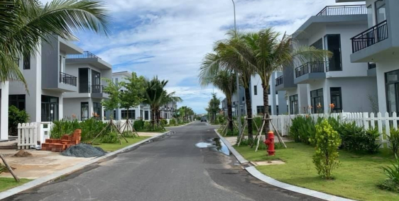 Cần bán lại gấp căn nhà phố ở khu đô thị Bella Vila, giáp Bình Tân, Hóc Môn, SHR