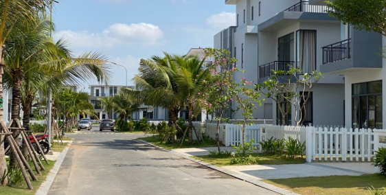 Nhà mặt tiền 182m2 1 trệt 2 lầu ngay Tình Lộ 10 chỉ từ 2 ty4/căn ,kèm nhiều quà