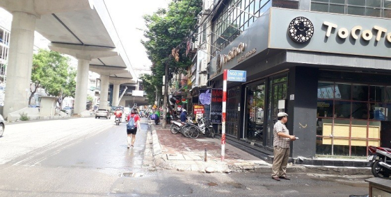 Mặt phố kinh doanh Cầu Giấy – 5 tầng chắc chắn – nhỉnh 5 tỷ.