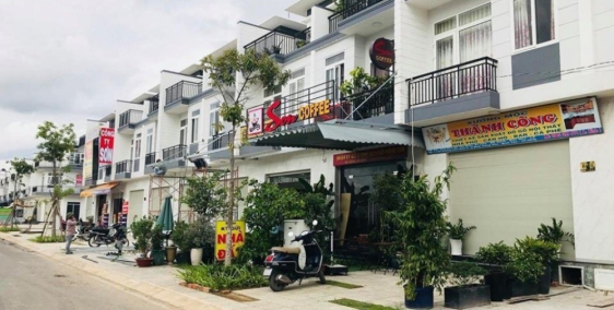 Chính chủ bán lại nhà phố giai đoạn 1 ở khu dân cư Phúc An City, giáp Hóc Môn