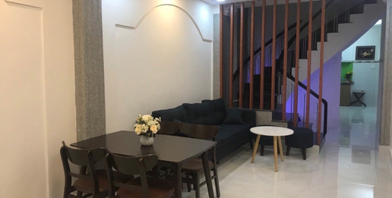 Nhà ôtô đỗ cửa. Lạc Long Quân. Gần chợ Tân Bình. Giá 4,8 tỷ.