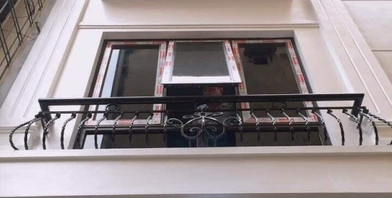 Cần bán gấp nhà mặt phố cự lộc ô tô KD 35m x5t mt 3,5m giá 5,2 tỷlh0972288488