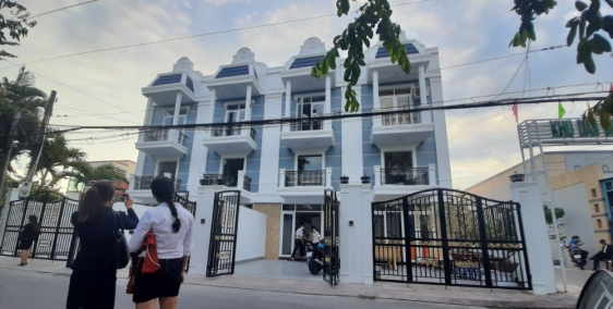 Bán nhà tặng nội thất cao cấp, Sổ hồng đầy đủ