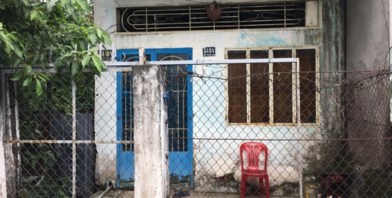 Bán gấp căn nhà nát đường Phan văn hớn, giá rẻ, sổ riêng