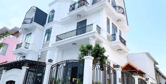 Biệt Thự Đẹp Góc 2 Mặt Tiền Hẻm Nhựa HTP Quận 7